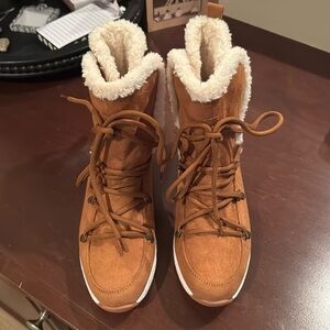 New tan suede boots with sheer lining size 9 never worn